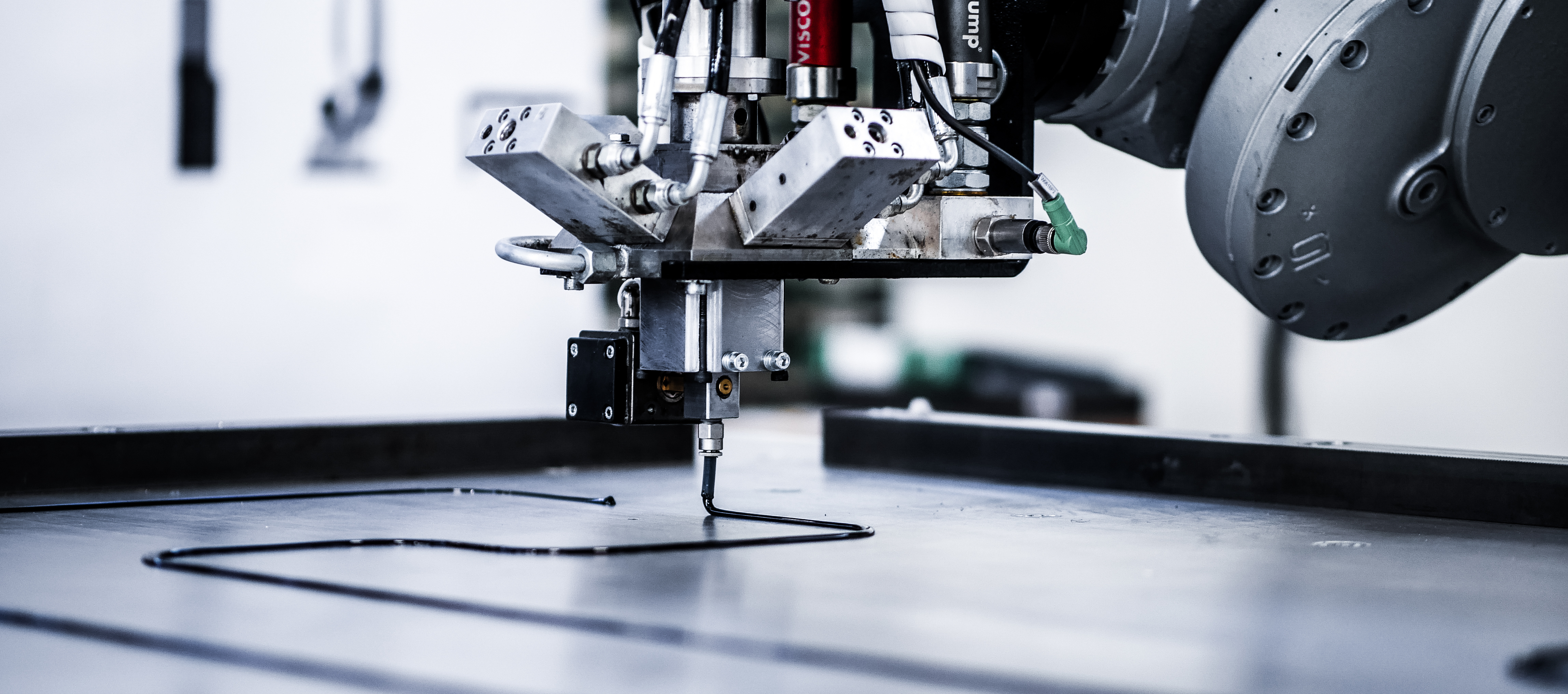 Mixing head for polyurethane sealing